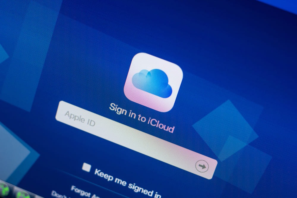 how to get into someones icloud