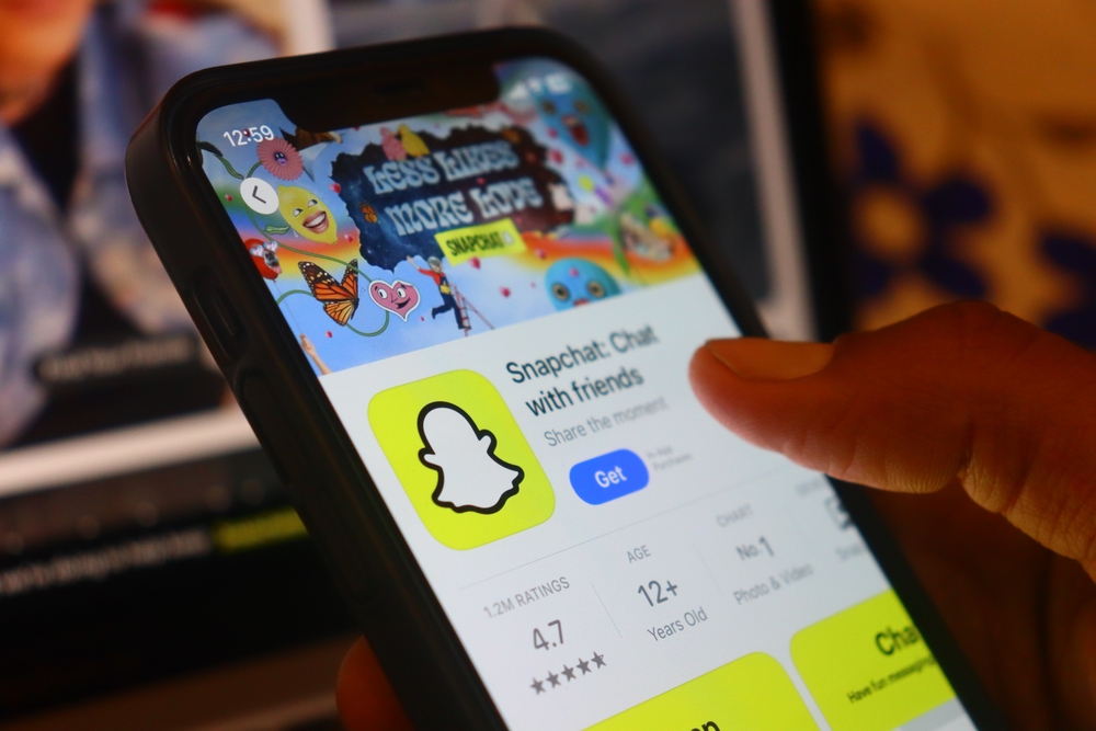 can people see you half swipe on snapchat
